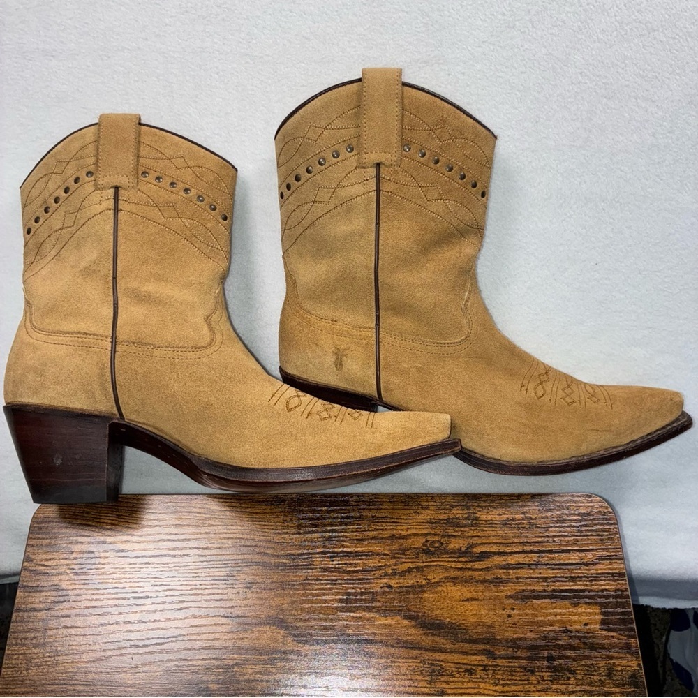 Frye Women’s F965 Short Western Boots Snip Toe Tan Suede Size 11 Early 2000s
